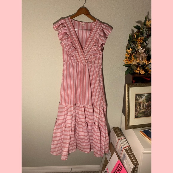 Gorgeous v neck dress - Picture 2 of 7